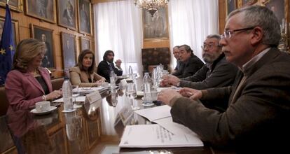 Imagen de la reunión de la ministra con los agentes sociales.