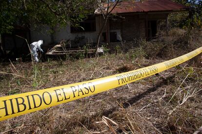 A la crisis de los desaparecidos se suma otra causada por el rezago en el reconocimiento de los cuerpos que sí son encontrados. En México, más de 52.000 fallecidos permanecen sin identificar.
