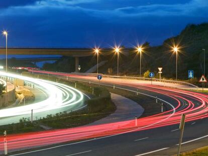 Ferrovial abre su plataforma de autopistas 5G, AIVIA, a la industria de la automoción
