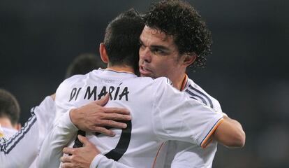 Di María celebra su tanto con Pepe.