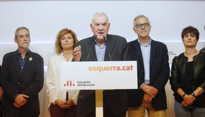 Ernest Maragall y su equipo, en una rueda de prensa en la sede de ERC.