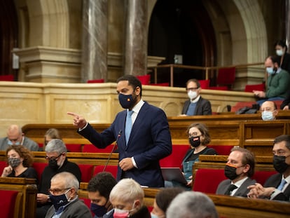 El portavoz de Vox, Ignacio Garriga, en el pleno del Parlament.