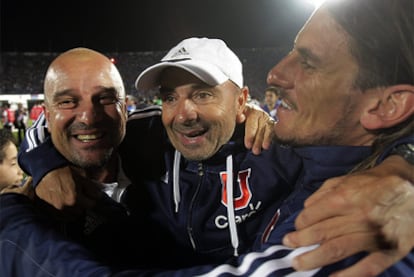 El entrenador de Universidad de Chile, Jorge Sampaoli, celebra el triunfo de su equipo sobre Liga de Quito.