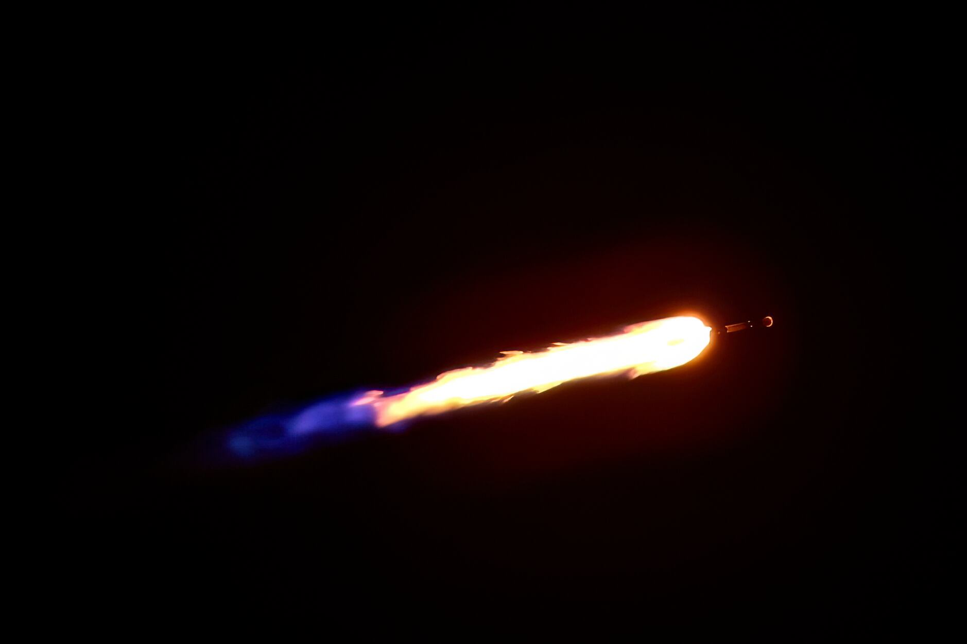 Un cohete Falcon 9 de SpaceX transporta satélites de Starlink, en un lanzamiento de este mes.