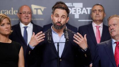 El candidato de Vox, Santiago Abascal, al finalizar el único debate electoral, este lunes en el Pabellón de Cristal de la Casa de Campo de Madrid.