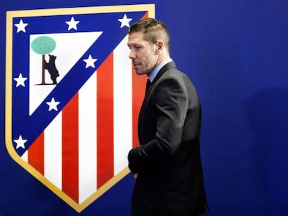 Simeone, durante el acto de su renovaci&oacute;n por el Atl&eacute;tico hasta 2020.