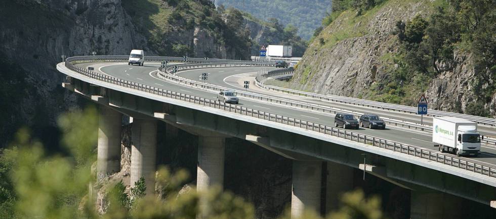 La UTE de Autopistas, Gertek y Altuna se adjudica la gestión del pago por uso de la AP-68 en Álava