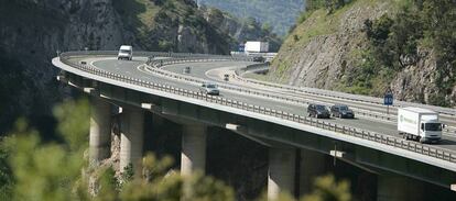 Tramo de la autopista AP-68 operada por Abertis.