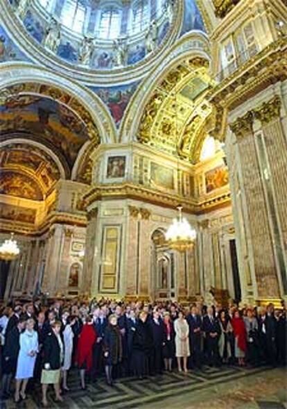 Los líderes de Rusia y la UE, ayer en la catedral de San Isaac.