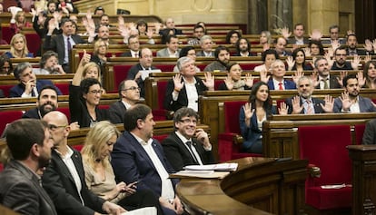 Queixa de la &quot;minoria&quot; al Parlament.