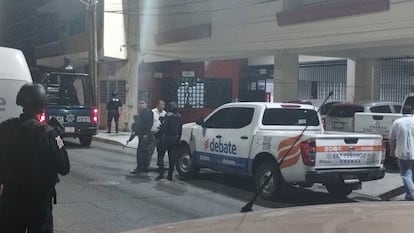 Las instalaciones del diario El Debate, luego de un ataque armado la noche del 17 de octubre.