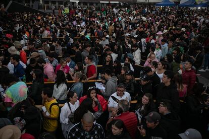 El descontrol a la hora del ingreso comenzó desde temprano, cuando a la gente se le daban indicaciones contradictorias.  