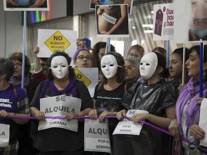 Protesta contra los vientres de alquiler en 2017 en Madrid. 
