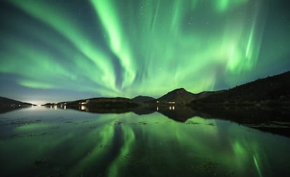 Una aurora boreal en Sandhornøya (Noruega).