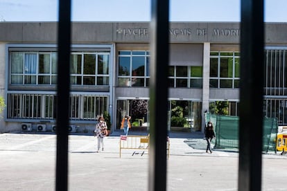 Las puertas del Liceo Francés en Madrid, donde una de las aulas de primero de Primaria se encuentra en confinamiento preventivo.