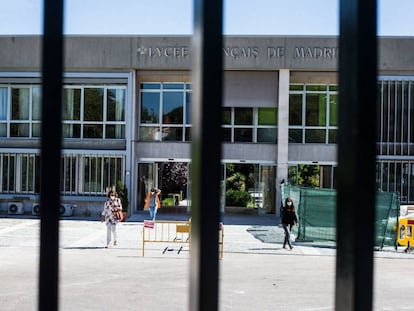 Las puertas del Liceo Francés en Madrid, donde una de las aulas de primero de Primaria se encuentra en confinamiento preventivo.