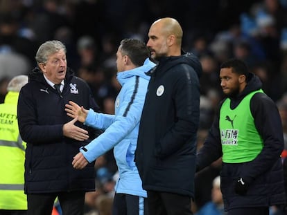 Roy Hodgson, entrenador del Crystal Palace, y Guardiola, técnico del Manchester City.