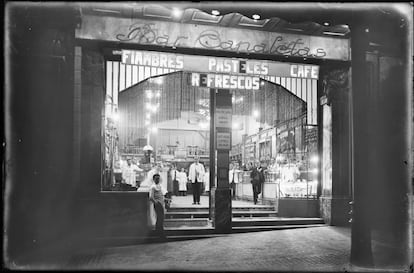 Bar Caneletas, en la Rambla de Caneletas de Barcelona (1920-1925).