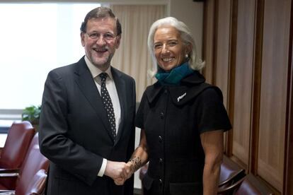 Mariano Rajoy con la directora del FMI, Christine Lagarde, en su sede de Washington.