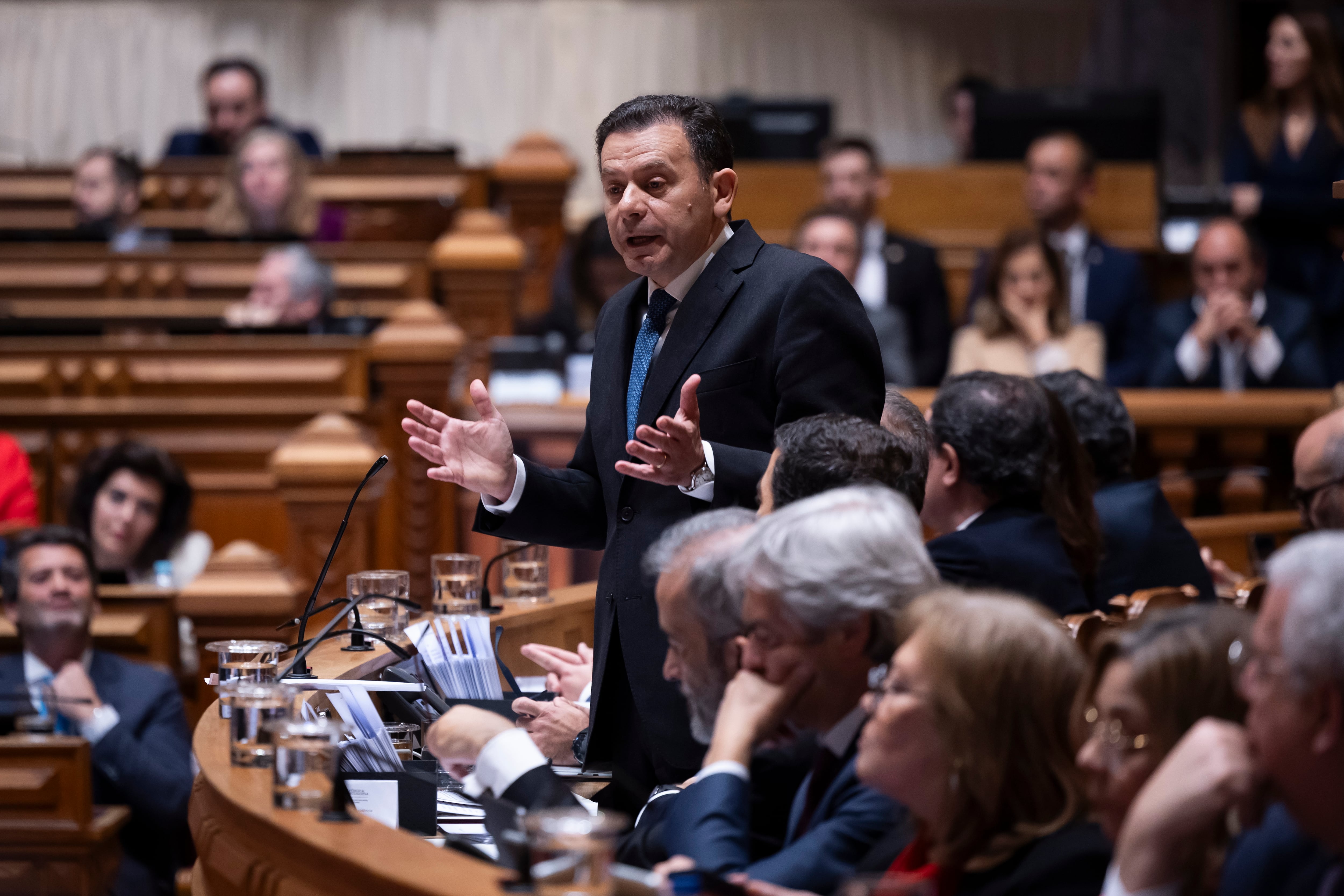 Cae el Gobierno de Portugal tras perder el primer ministro conservador la moción de confianza