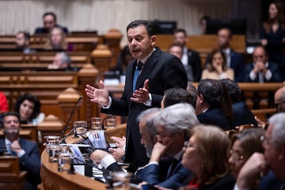 Luís Montenegro, durante el debate de la moción de confianza en la Asamblea de la República, en Lisboa, este martes.