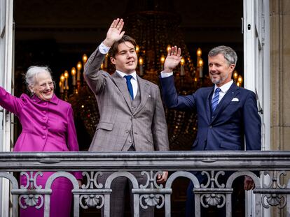COPENHAGEN, DENMARK - OCTOBER 15: Queen Margrethe of Denmark, Prince Christian of Denmark, and Crown Prince Frederik of Denmark at the balcony of Amalienborg Palace to celebrate the 18th birthday of H.K.H. Prince Christian's on October 15, 2023 in Copenhagen, Denmark. (Photo by Patrick van Katwijk/Getty Images)