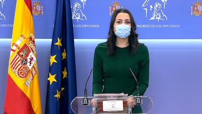 Inés Arrimadas, durante una rueda de prensa en el Congreso.