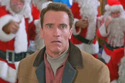 Que se agote un juguete precisamente en Navidad suena catastrófico e inverosímil a la vez. Es como si se agotasen las papeletas justo el día de unas elecciones o los bañadores en julio. En la imagen, Arnold Schwarzenegger en la película 'Un padre en apuros'.