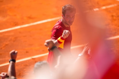 Pedro Martínez celebra el triunfo contra Holger Rune, este domingo en Marbella.