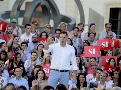 El secretario general del PSOE, Pedro S&aacute;nchez, durante un mitin con la presidenta de la Junta de Andaluc&iacute;a, Susana D&iacute;az, en Jerez.