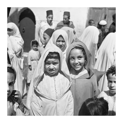 'Grupo de niñas' (Tánger, 1945). Los niños fueron desde los inicios de Muller como fotógrafo uno de sus temas favoritos. Siempre los retrató con cariño. "Era muy niiñero", recuerda su hija.