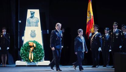 Togores, con la delegada del Gobierno en Cataluña, Teresa Cunillera.