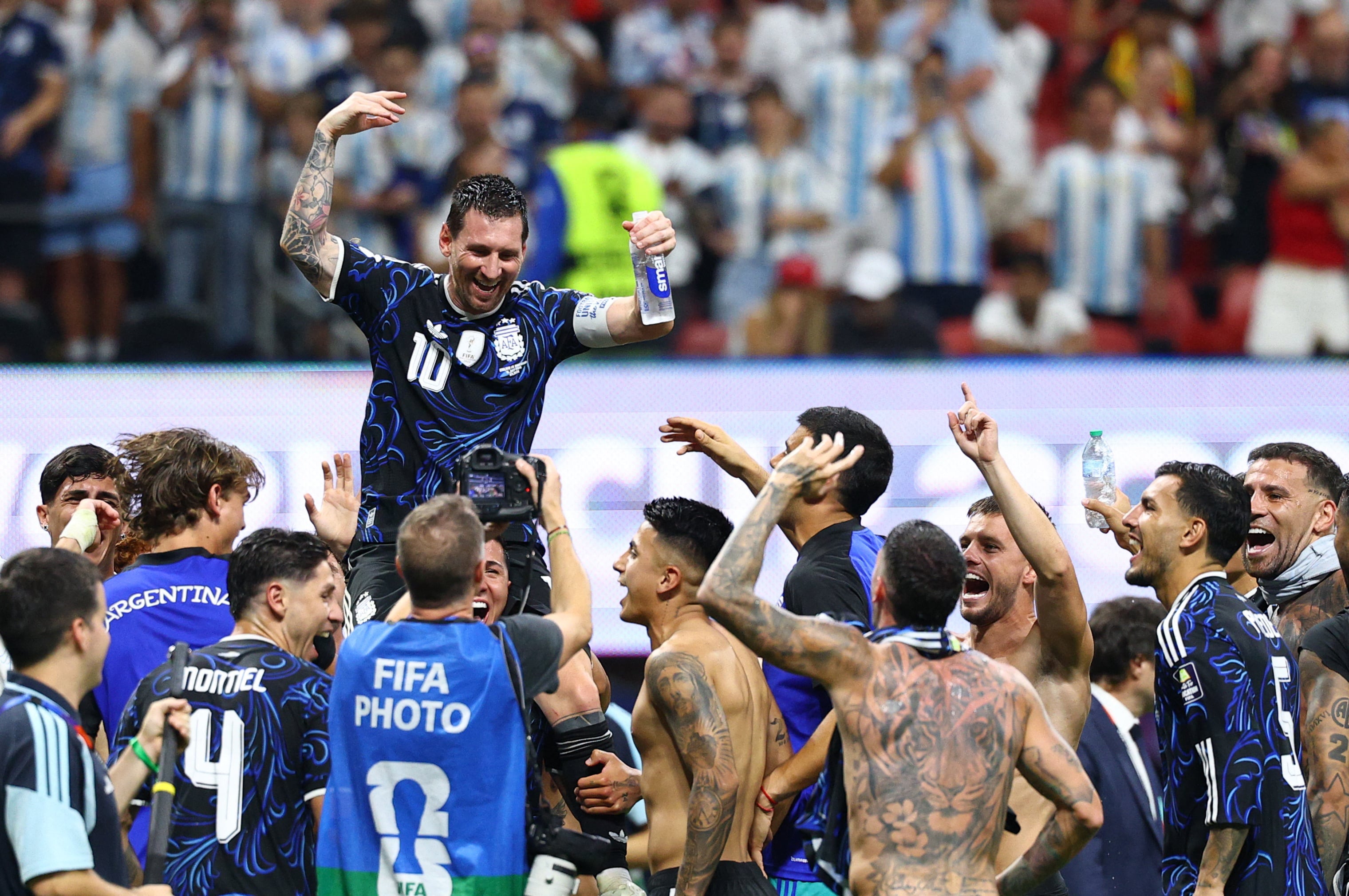 Entre la autoridad de Passarella y el carisma de Maradona: así se rindió un vestuario joven a la influencia de Messi