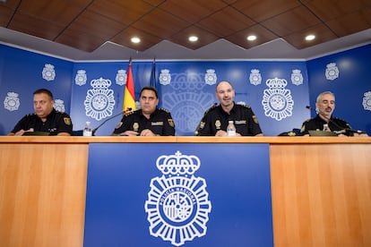 De izquierda a derecha, el inspector jefe Ricardo Herranz, los comisarios Alberto Morales y José Rodríguez, y el inspector jefe Daniel Vázquez.