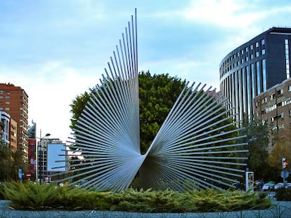 Escultura de Andreu Alfaro que fue trasladada de su ubicaci&oacute;n original a la avenida de Arag&oacute;n de Valencia. 