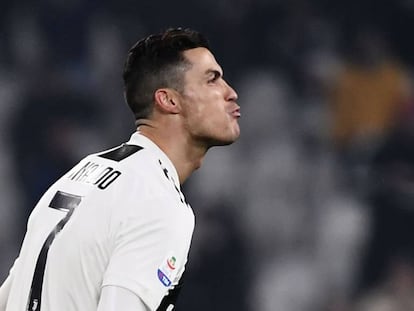 Cristiano Ronaldo celebra un gol reciente contra el Frosinone en Turín.