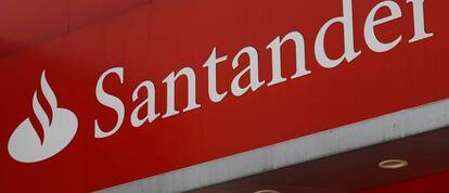 Logo de Santander en una oficina