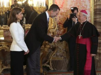 El nuncio del Papa reafirma el respaldo de todos los embajadores acreditados a la unidad de España