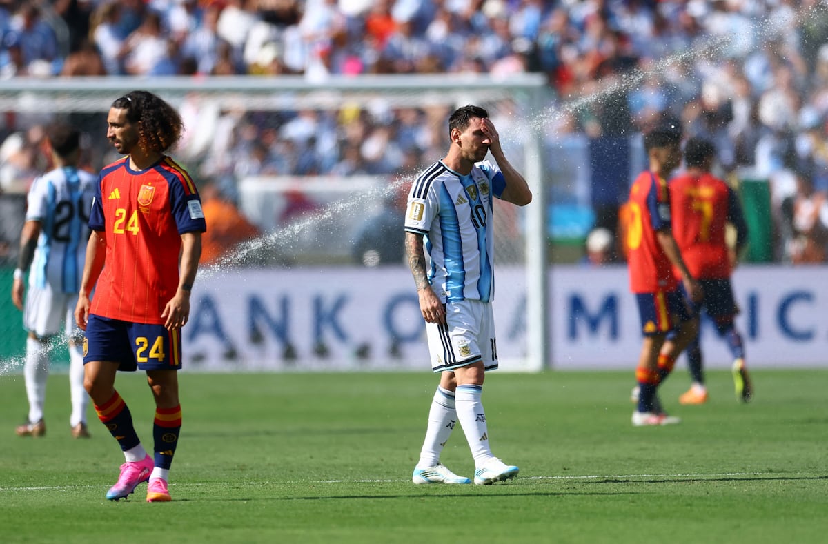 El momento en el que Messi pide la tarjeta roja para Cucurella