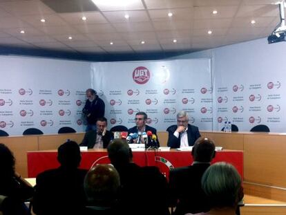 Carlos Trevilla, Dámaso Casado y Jesús Pérez durante la presentación del libro