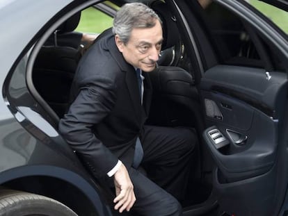 Mario Draghi, presidente del BCE, llega a la reunión informal de los ministros de economía de la UE el pasado viernes. 