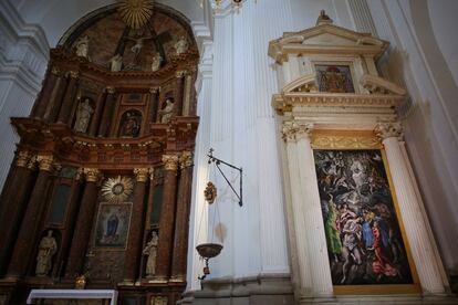 &#039;El Bautismo de Cristo&#039; (a la derecha), expuesto en el hospital Tavera de Toledo