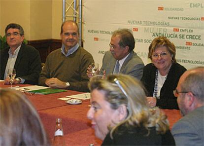 Chaves,  durante la reunión de la ejecutiva socialista celebrada ayer y donde comunicó la composición de su nuevo Gobierno.