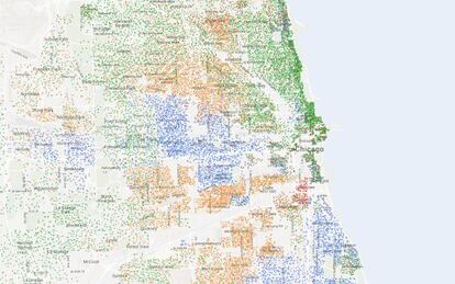 Mapa de la población de Chicago con ciudadanos blancos en puntos de color verde, negros en azul, hispanos en naranja y asiáticos en rojo.