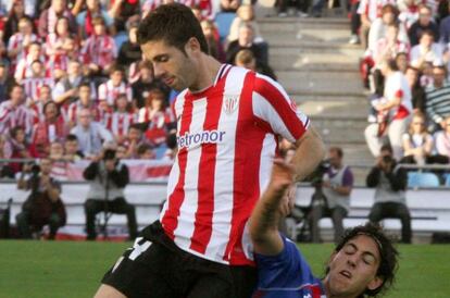 Dani Parejo, del Getafe, trata de quitar un balón a Susaeta.