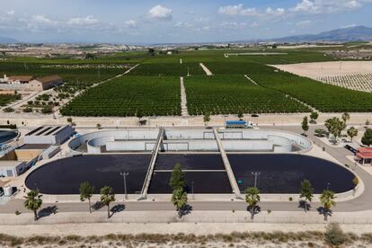 Zona de tratamiento biológico de la EDAR de Alguazas, una de las cien plantas depuradoras en Murcia.