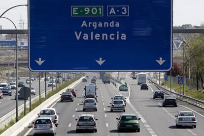 Coches circulando por la A-5 en Madrid