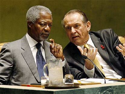 El secretario general de la ONU, Kofi Annan (izquierda), y el presidente de la Asamblea General, Jan Eliasson, ayer.