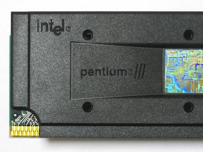 Microprocesador Pentium III, uno de los sucesores de los microprocesadores Pentium afectados.