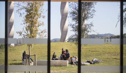 Estudiantes en el campus de la Universidad Autónoma de Barcelona